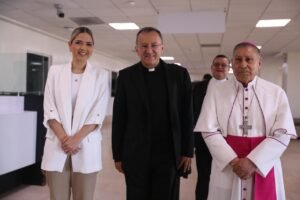 Recibe Estrella Palacios en Mazatlán a Nuncio Apostólico Joseph Spiteri